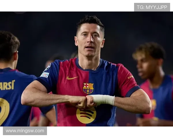 莱万观望巴萨续约火焰成备选