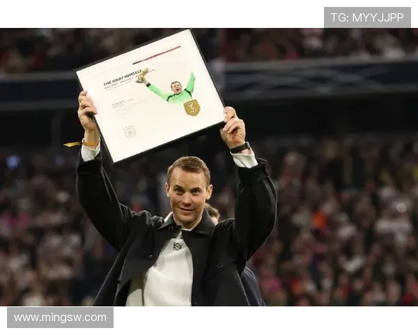 诺伊尔战不莱梅受伤面临缺阵期